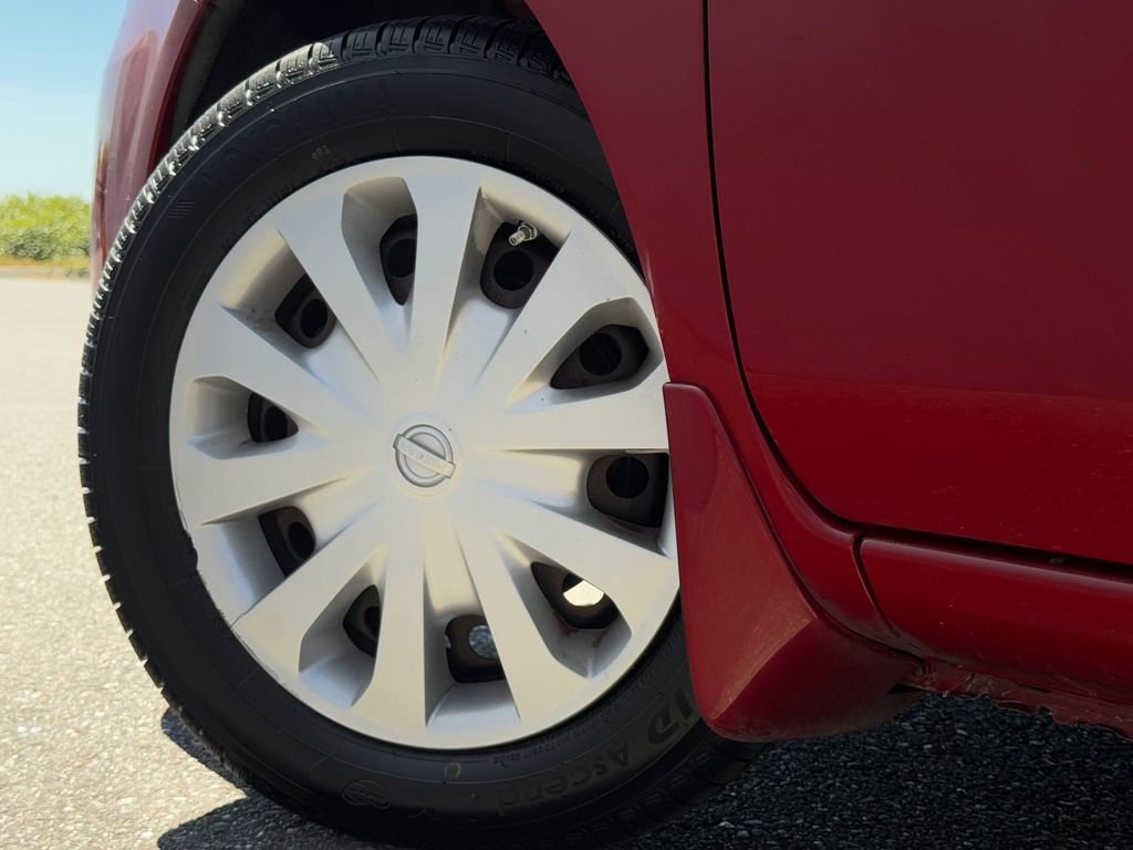 Used 2015 Nissan Versa SV FWD image 23