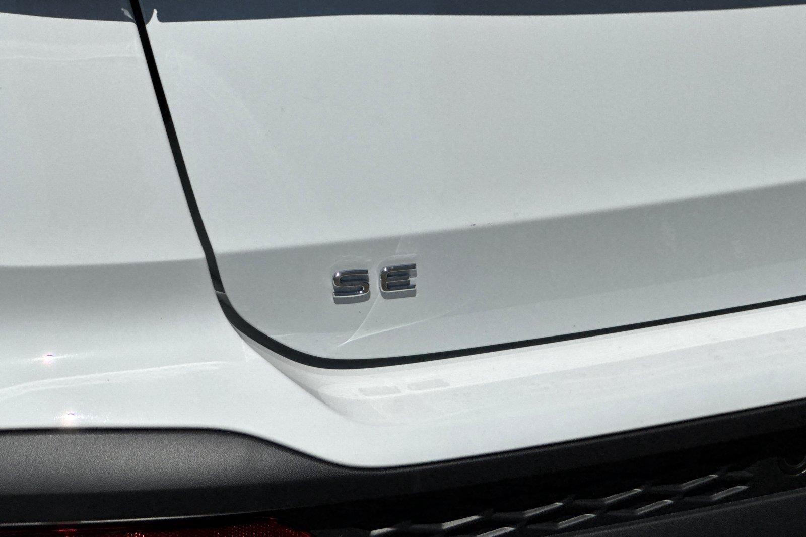 New 2026 Volkswagen Taos SE FWD image 25
