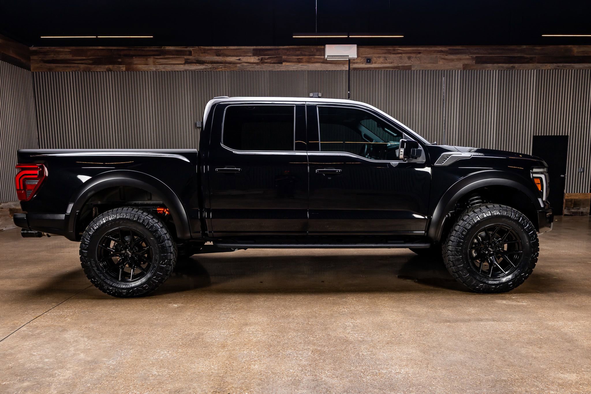 Used 2025 Ford F150 Raptor AWD/4WD image 11