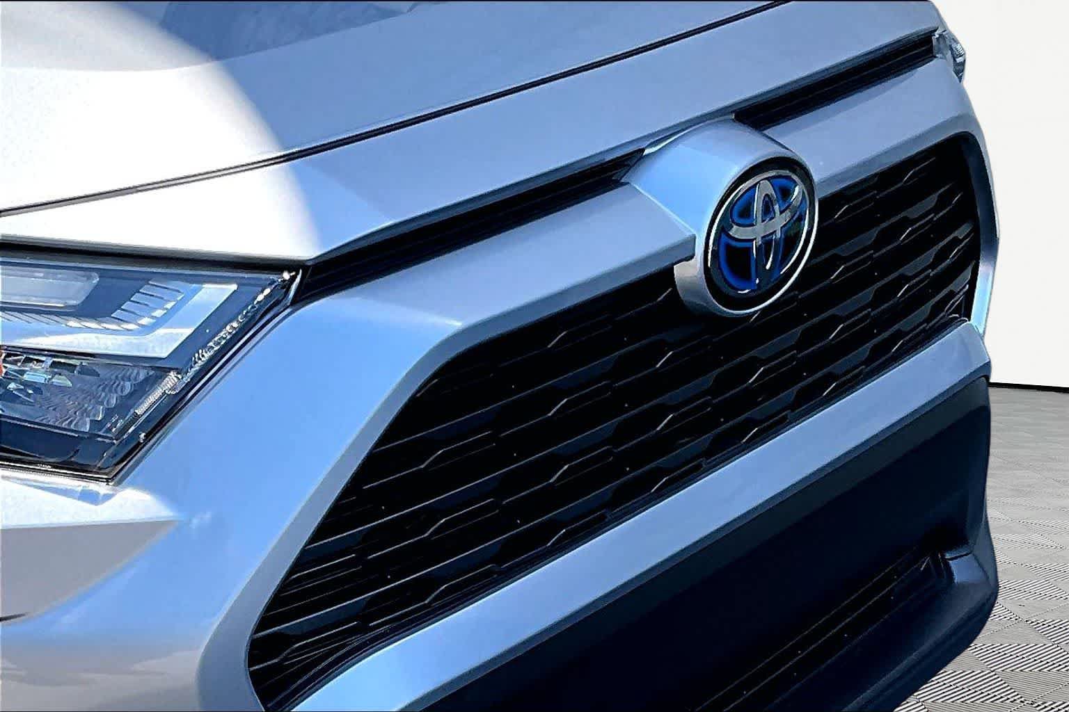 Certified 2023 Toyota RAV4 LE AWD/4WD image 30