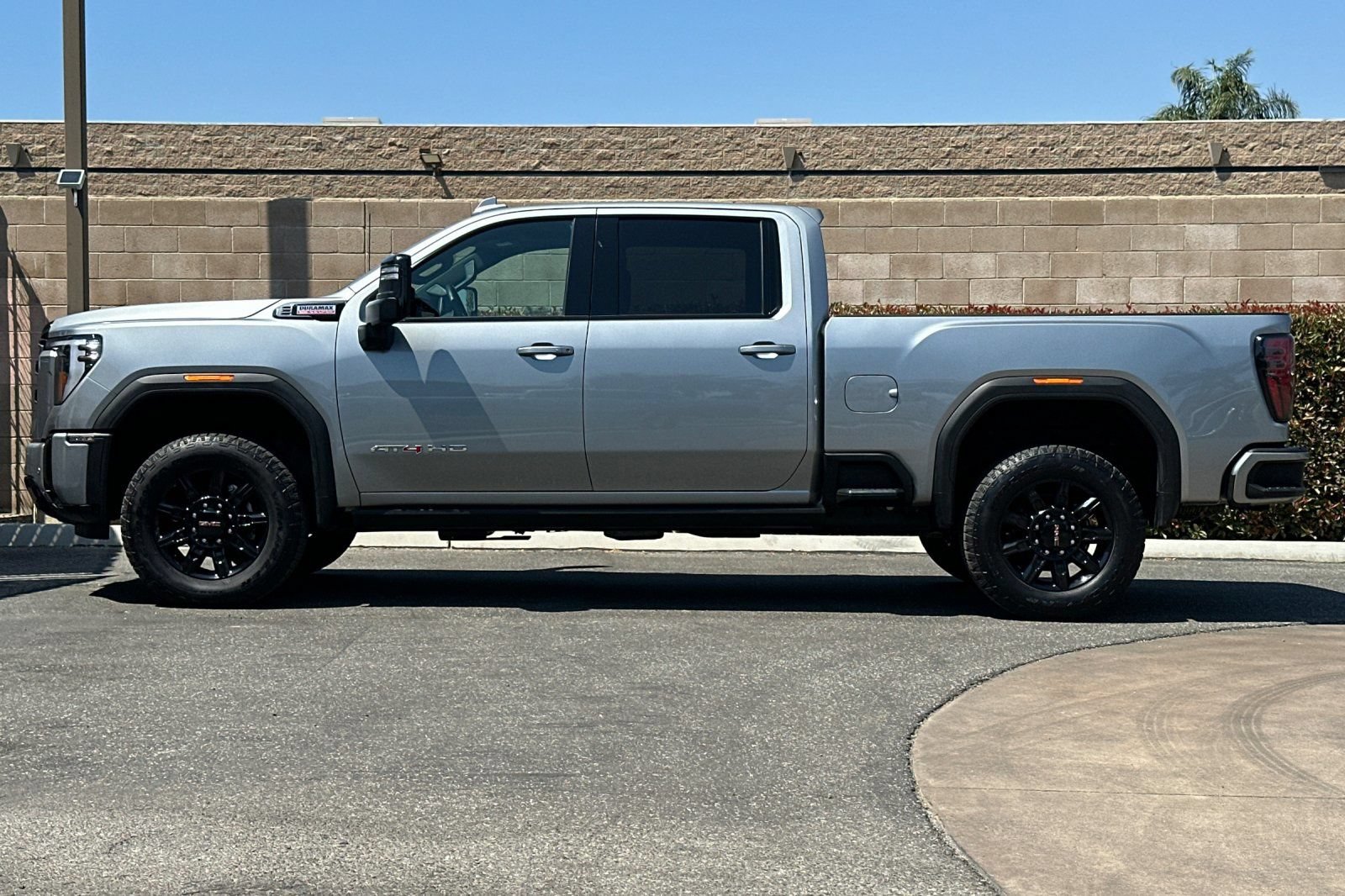 Certified 2025 GMC Sierra 2500 AT4 w/ AT4 Premium Plus Package AWD/4WD image 7