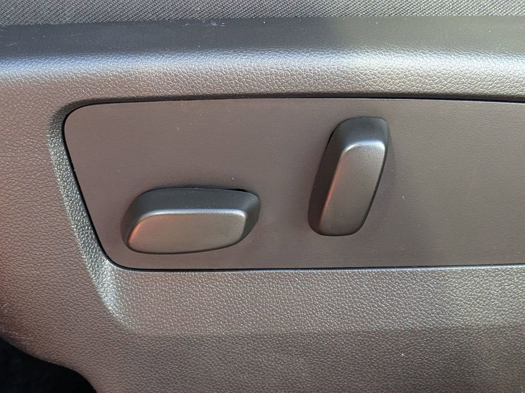 Used 2023 Buick Envision Essence w/ Sport Touring Package image 18