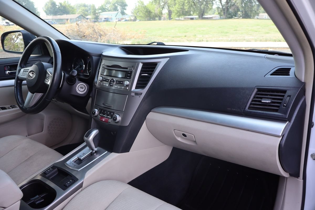 Used 2010 Subaru Outback 2.5i Premium AWD/4WD image 17