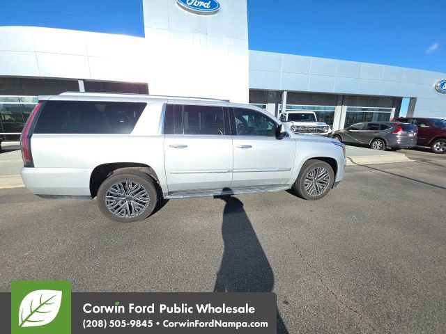 Used 2016 Cadillac Escalade ESV 4WD image 9