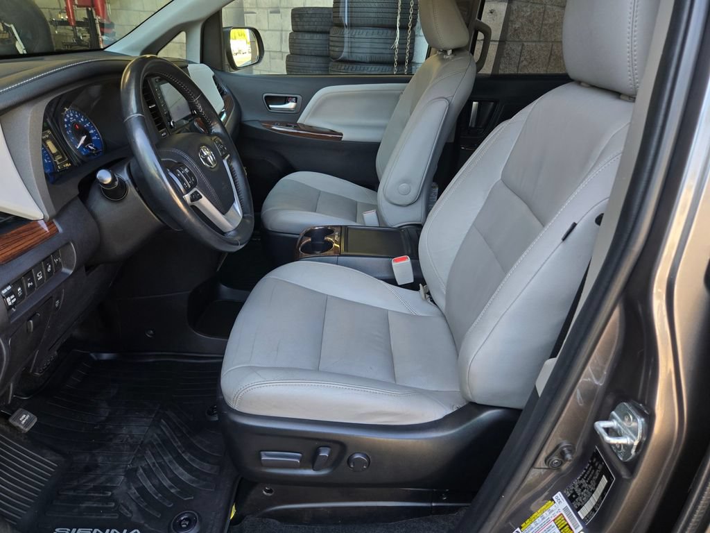 Used 2018 Toyota Sienna Limited Premium AWD/4WD image 22
