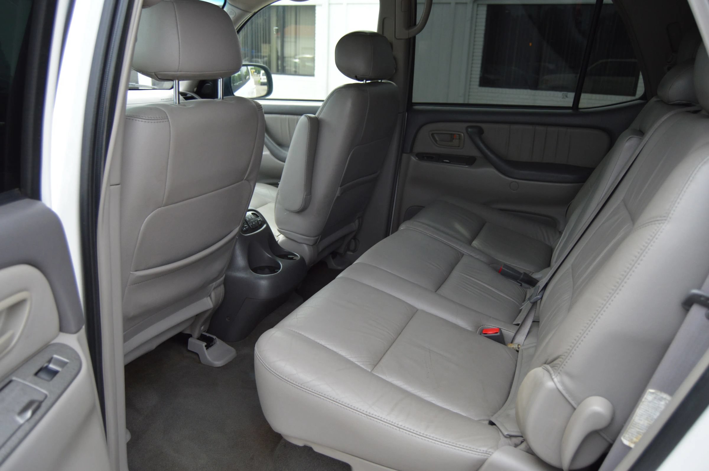 Used 2002 Toyota Sequoia Limited RWD image 18