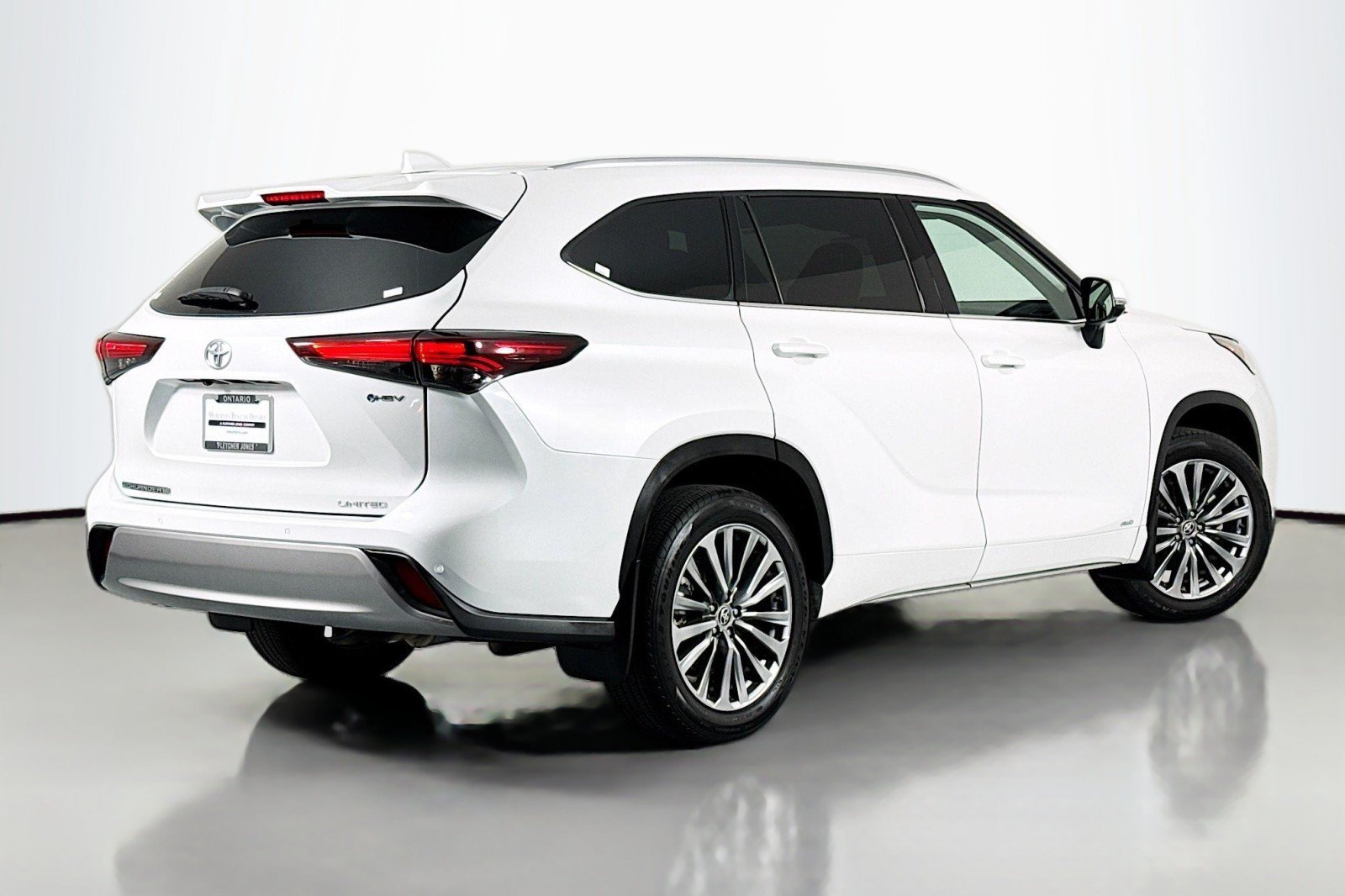 Used 2025 Toyota Highlander Limited AWD/4WD image 13