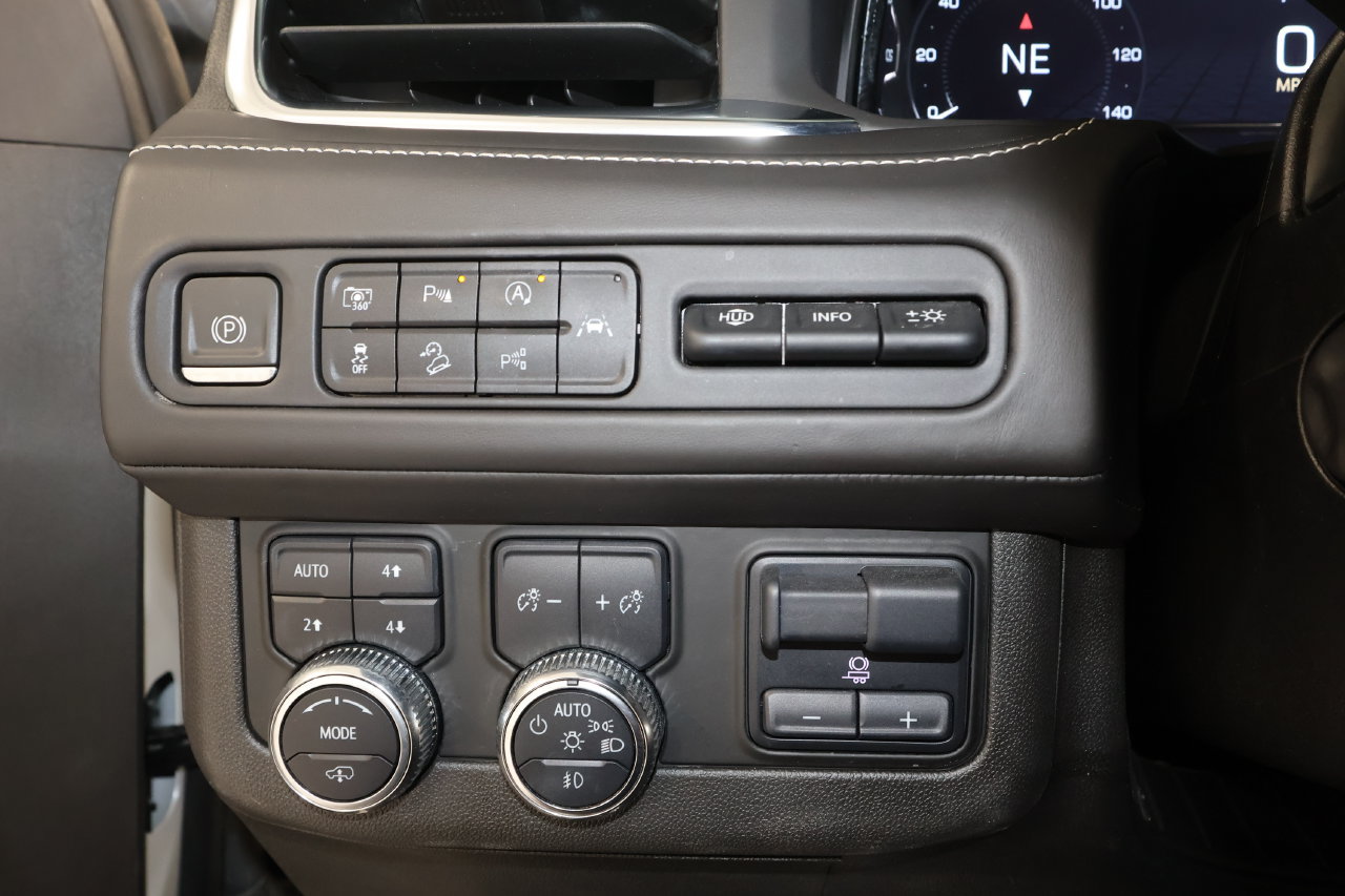 Used 2023 GMC Yukon XL Denali Ultimate AWD/4WD image 11