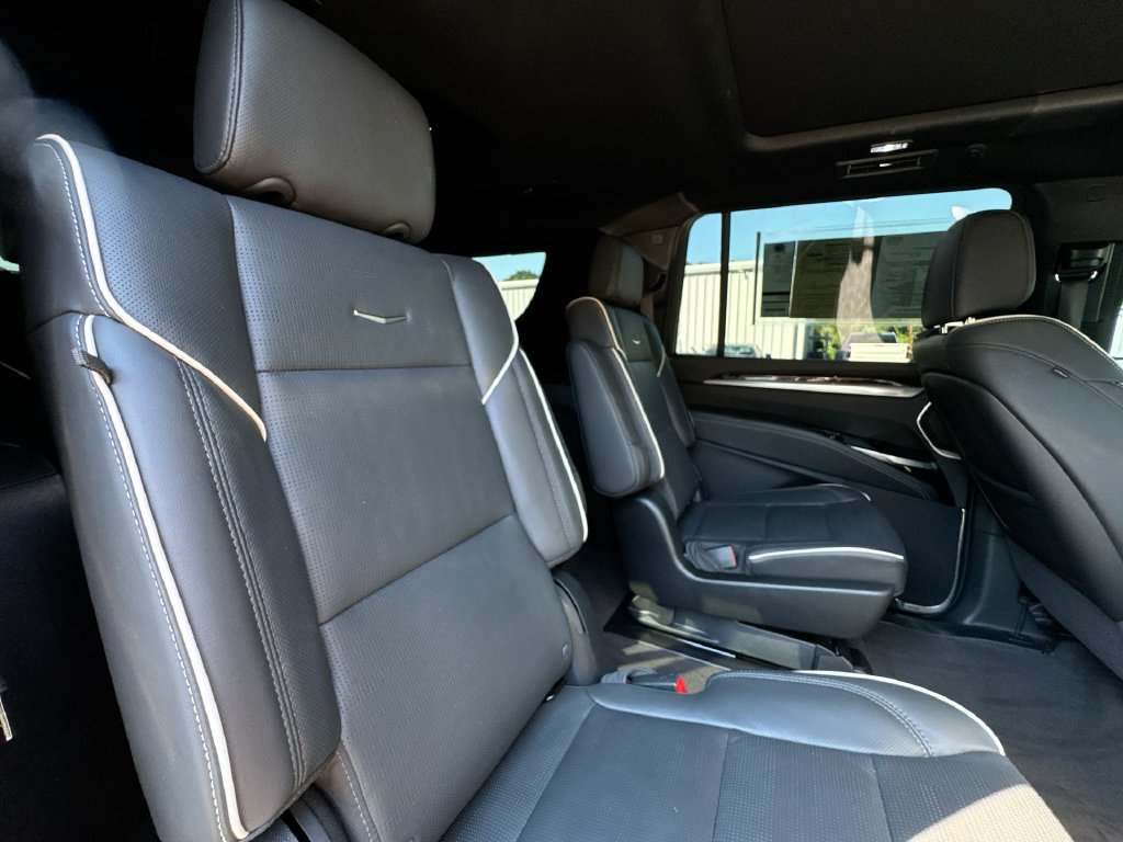 Used 2026 Cadillac Escalade ESV Luxury w/ LPO, Floor Liner Package RWD image 29