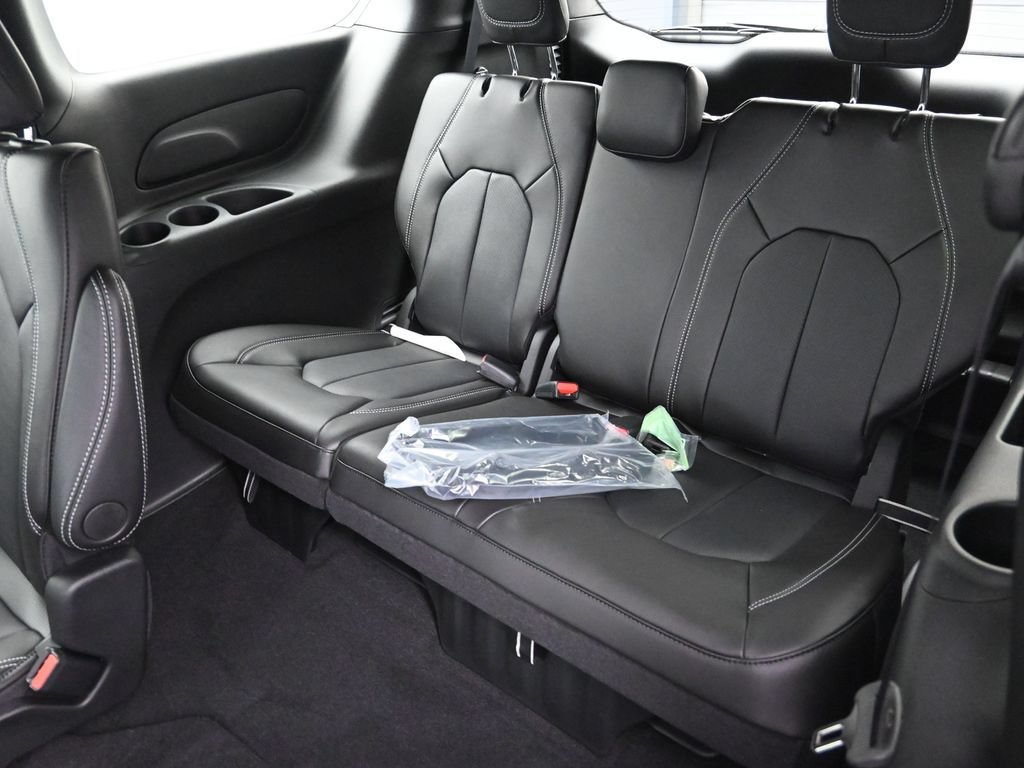 New 2026 Chrysler Pacifica Select FWD image 19