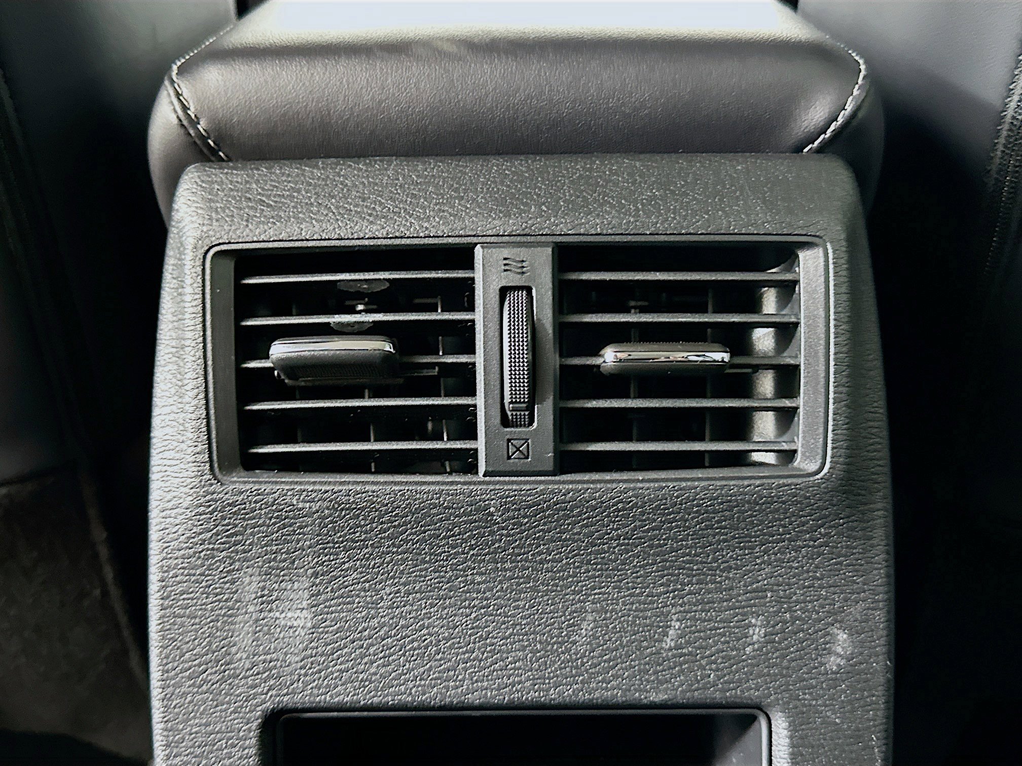 Used 2025 Mitsubishi Outlander SE image 28