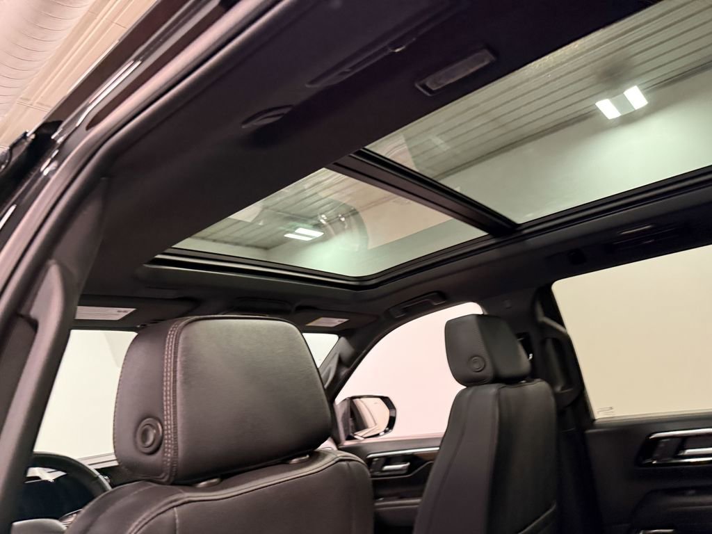 Used 2025 Chevrolet Tahoe High Country AWD/4WD image 52