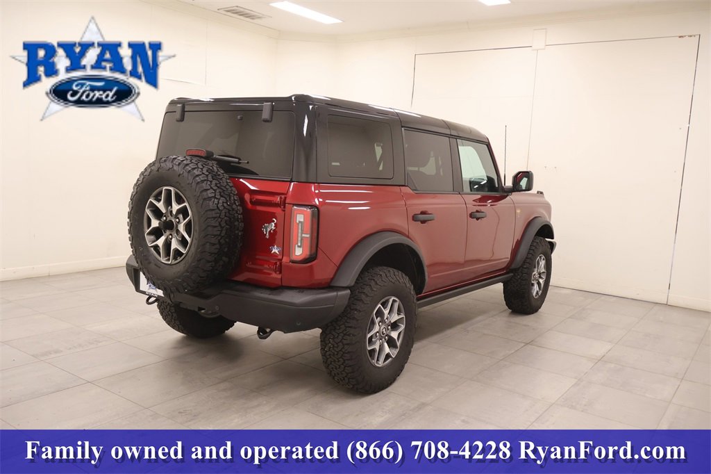 Used 2025 Ford Bronco Badlands image 3