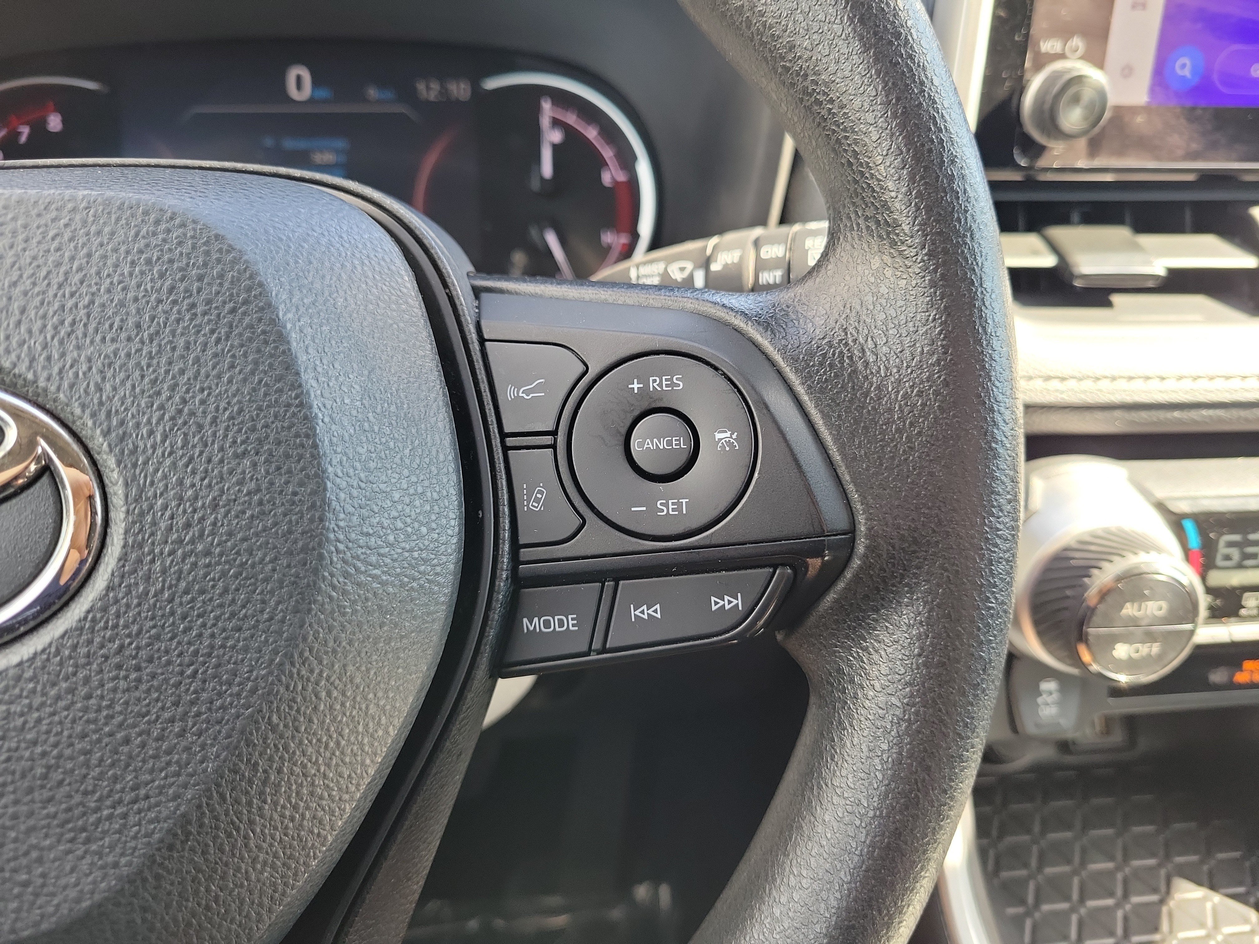 Used 2024 Toyota RAV4 XLE FWD image 24