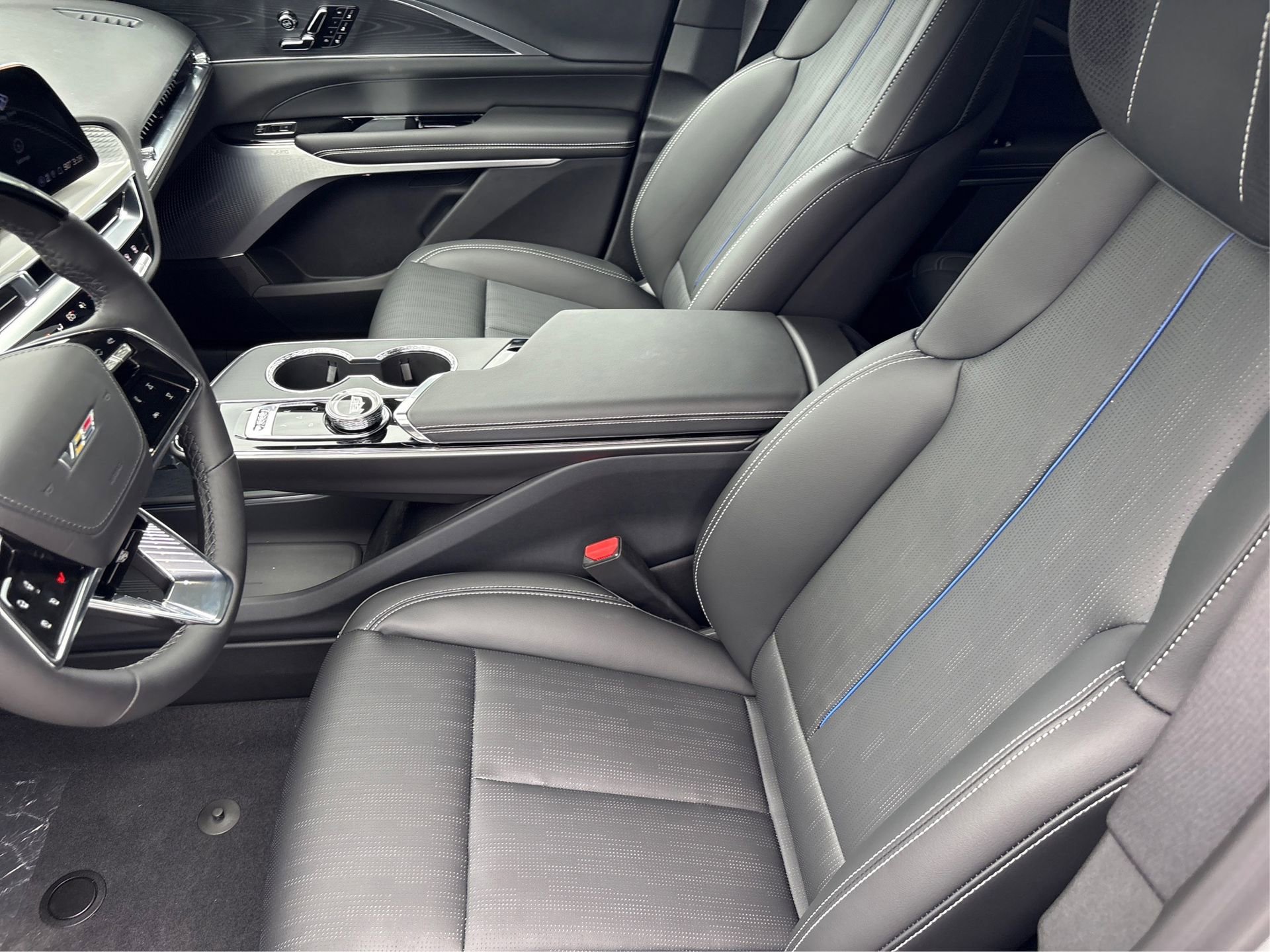 New 2026 Cadillac Lyriq V AWD/4WD image 9