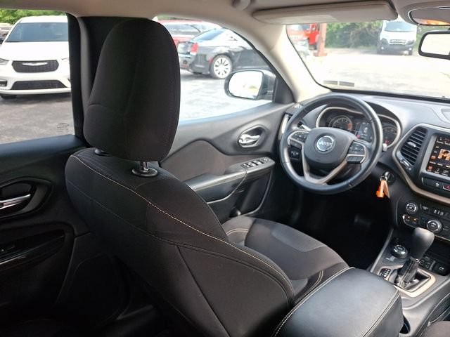 Used 2016 Jeep Cherokee Latitude w/ Safety/Convenience Group AWD/4WD image 14