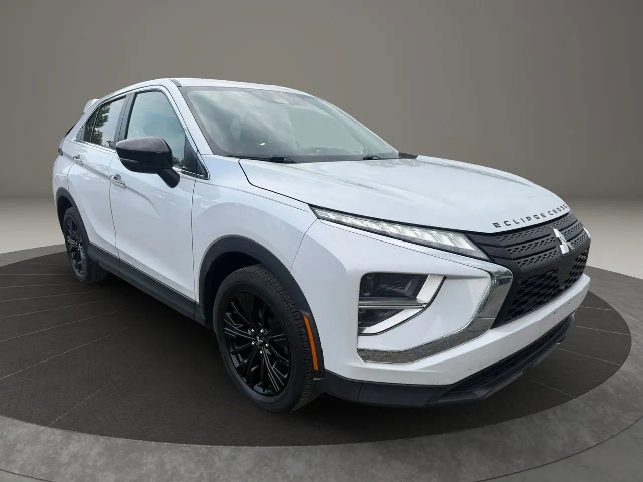 Used 2022 Mitsubishi Eclipse Cross LE FWD image 3