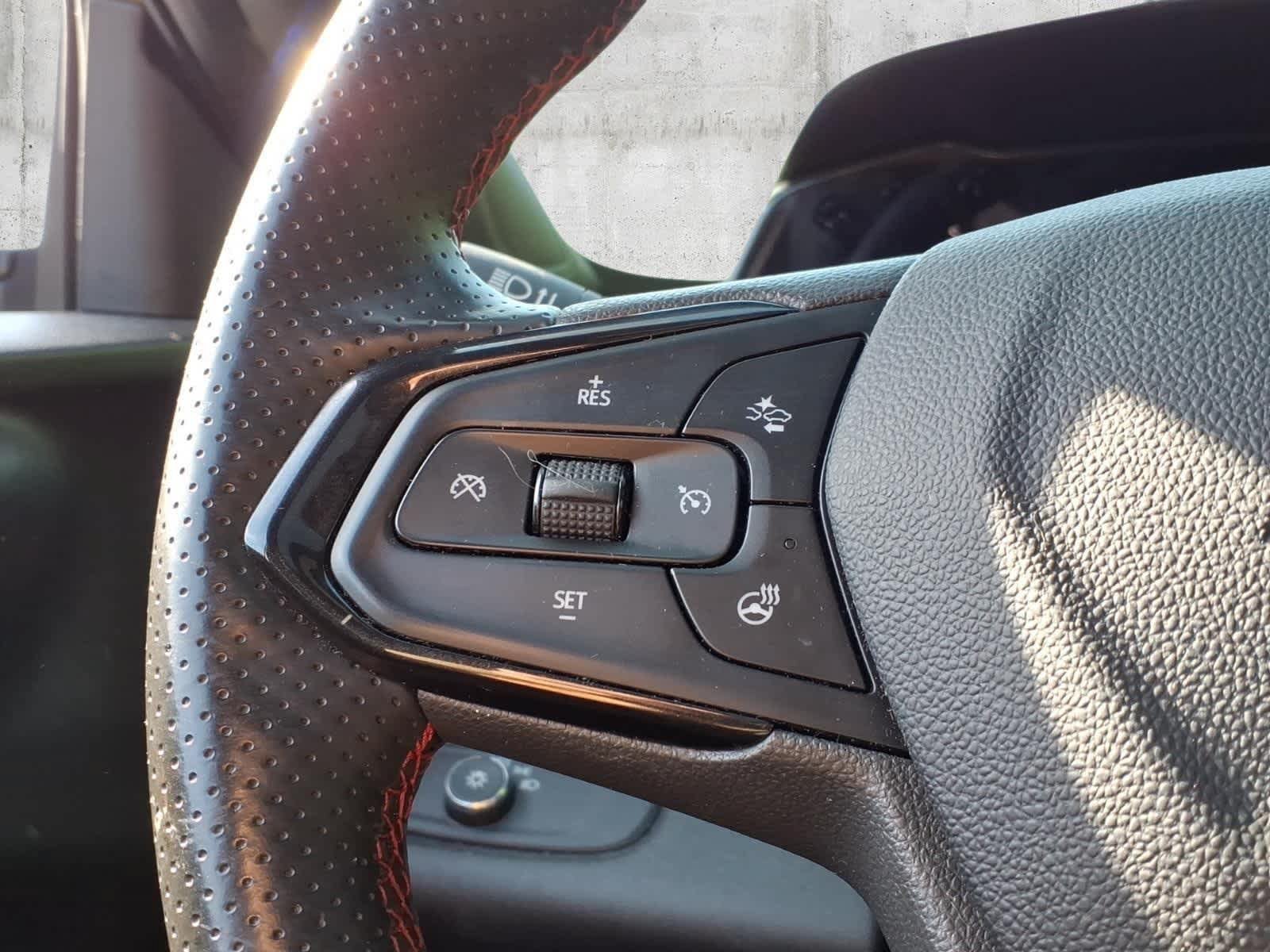 Used 2024 Chevrolet Trax RS w/ Sunroof Package FWD image 21