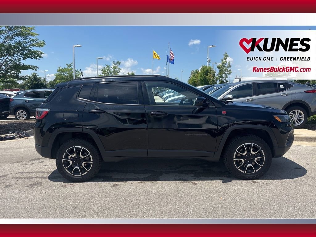 Used 2024 Jeep Compass Trailhawk image 5