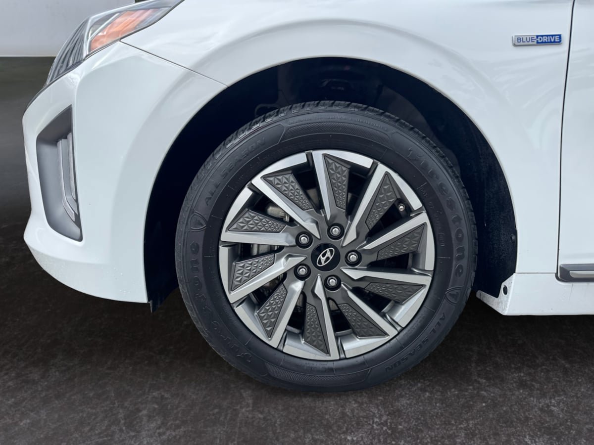 Used 2020 Hyundai Ioniq Limited FWD image 9