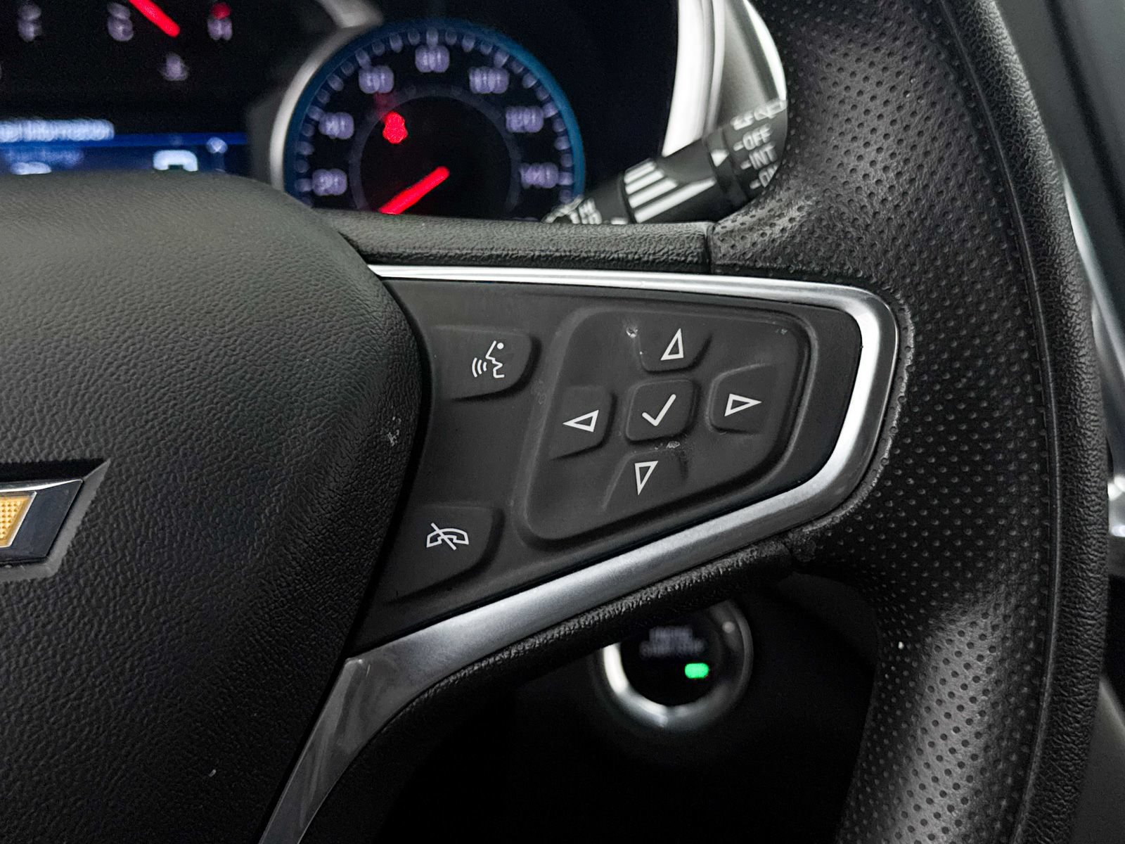 Used 2020 Chevrolet Equinox LT FWD image 30