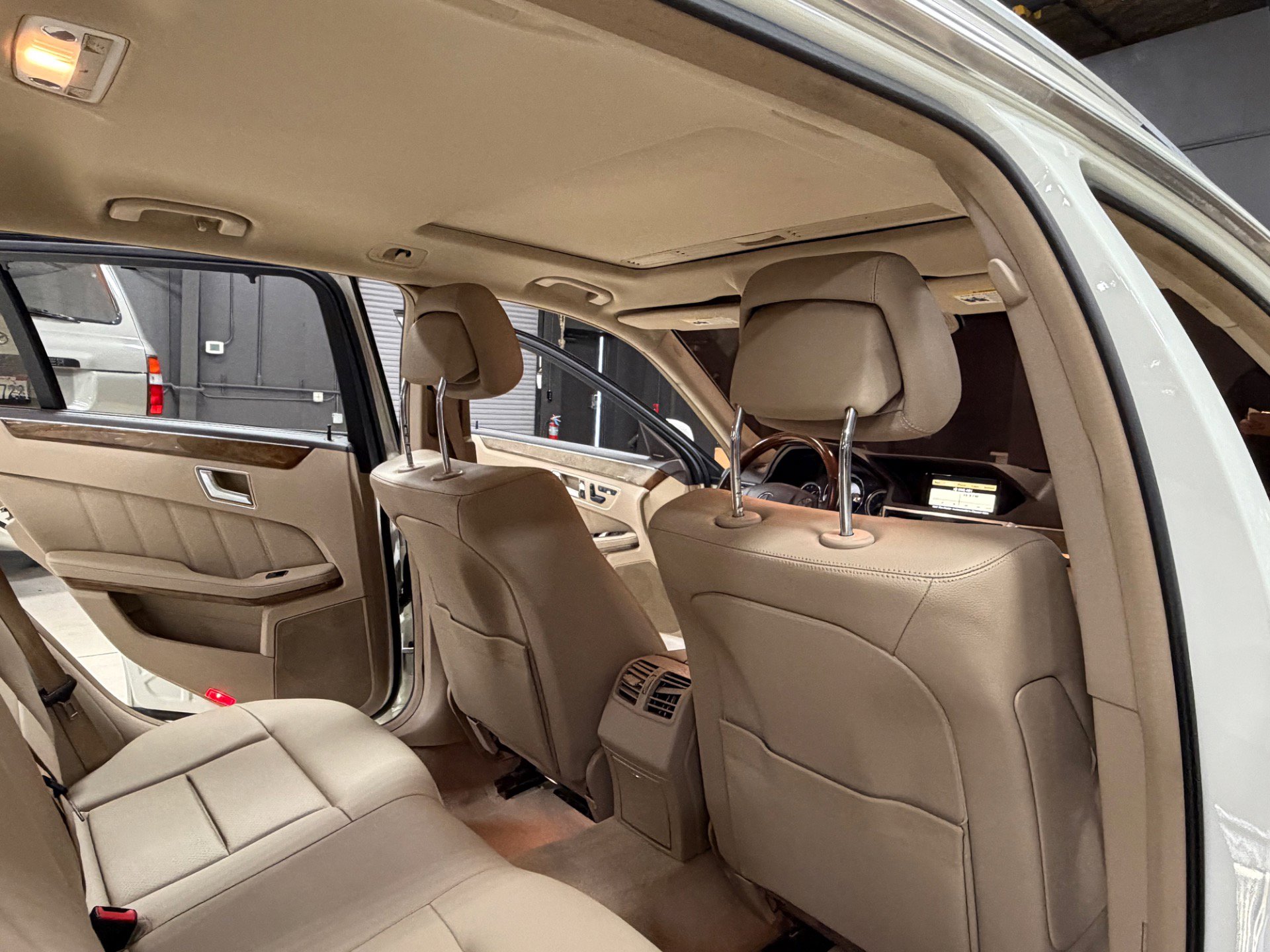 Used 2011 Mercedes-Benz E 350 4MATIC Wagon image 26