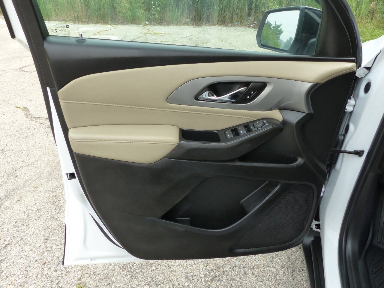 Used 2022 Chevrolet Traverse LS AWD/4WD image 18