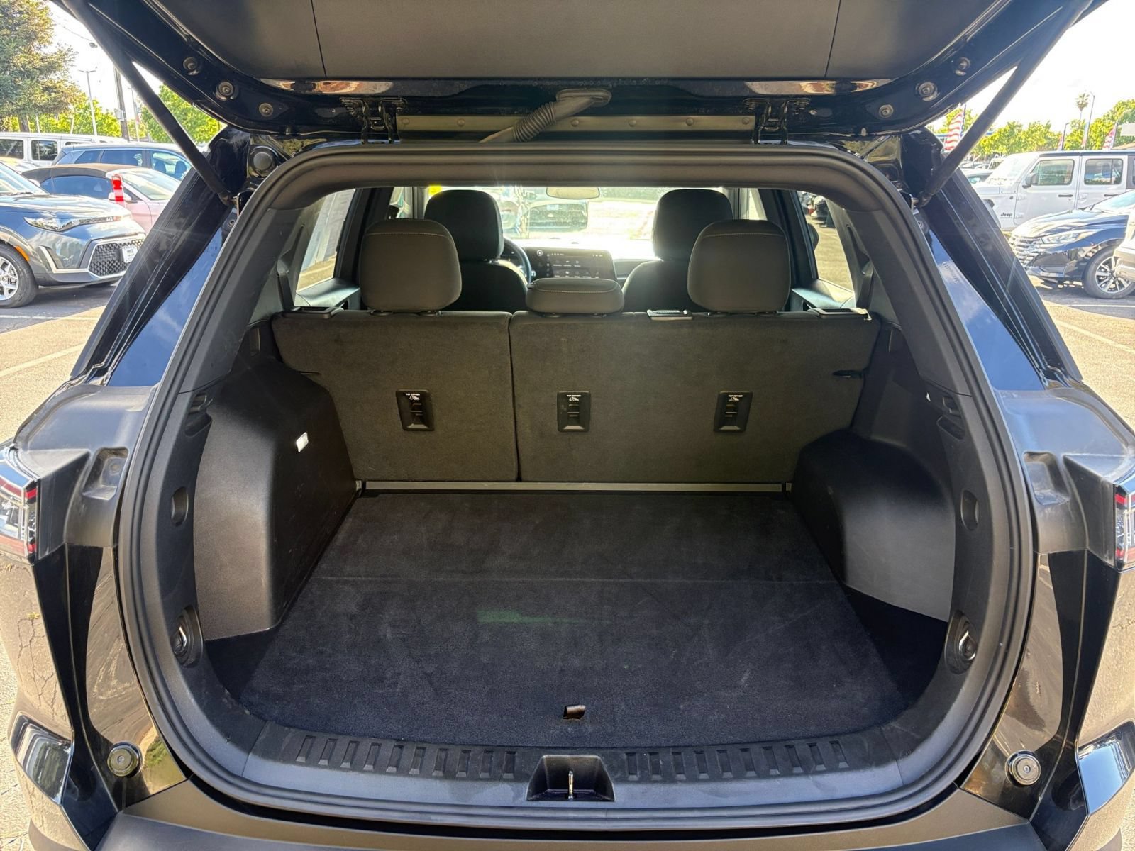 Used 2025 Chevrolet Equinox LT AWD/4WD image 31
