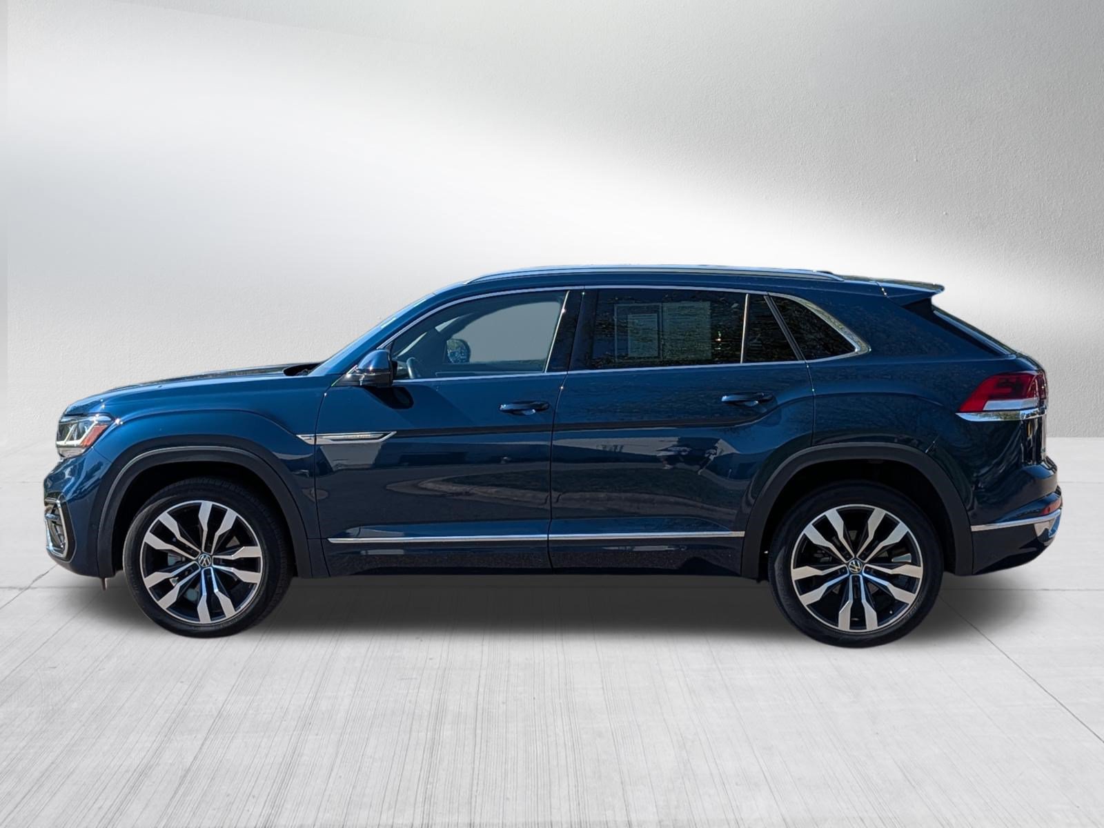 Certified 2023 Volkswagen Atlas Cross Sport SEL Premium R-Line AWD/4WD image 4