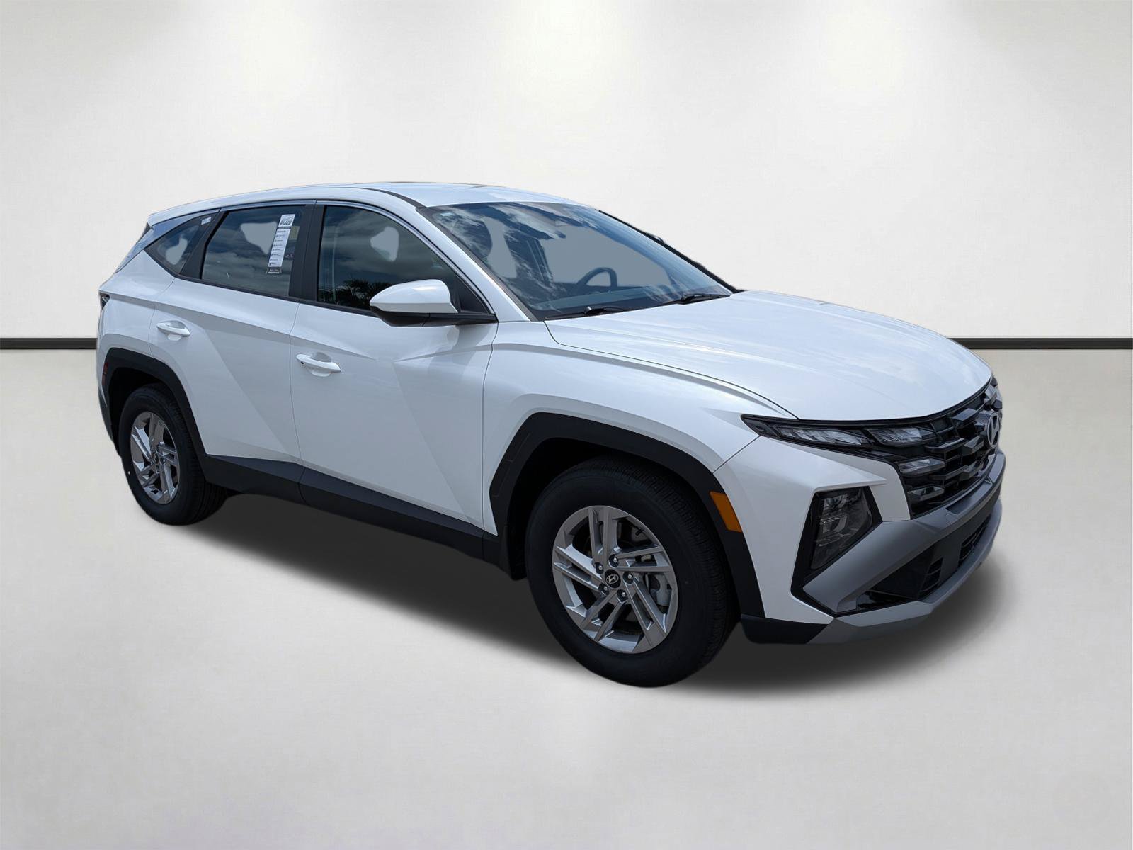 Used 2025 Hyundai Tucson SE FWD image 1