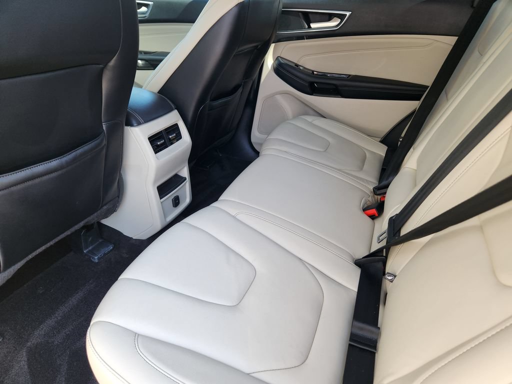 Used 2018 Ford Edge Titanium FWD image 7