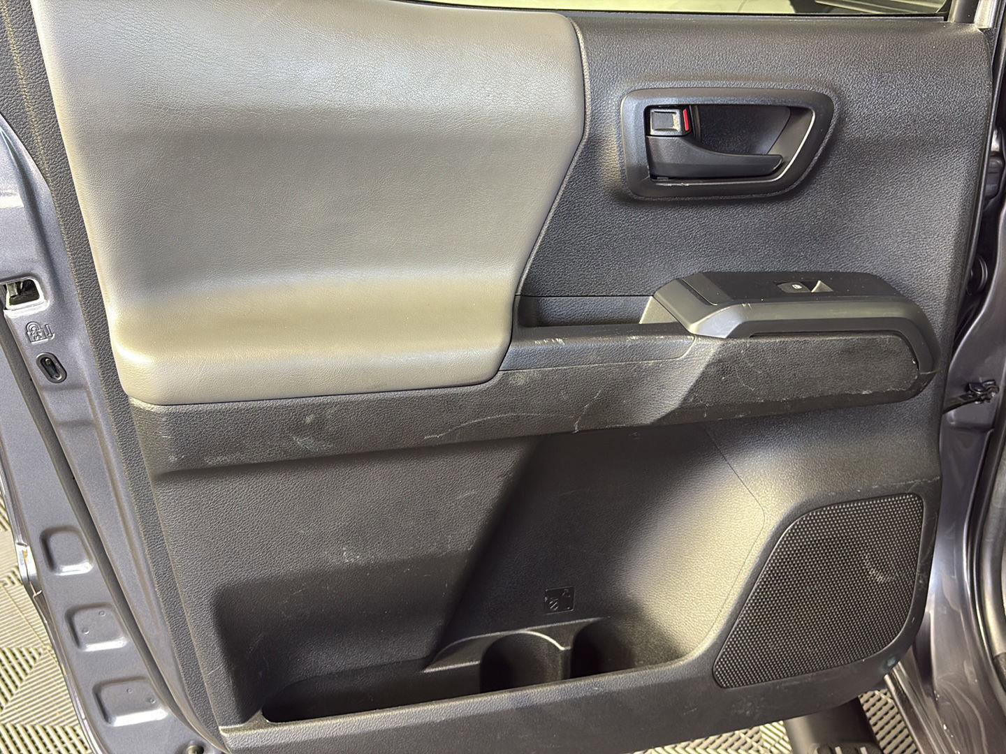 Used 2022 Toyota Tacoma SR AWD/4WD image 23