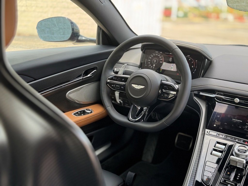 Used 2025 Aston Martin DB12 Coupe image 22