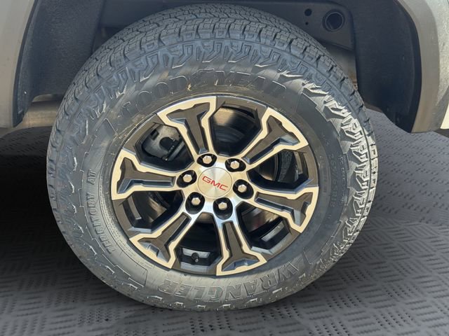 Certified 2024 GMC Canyon AT4 w/ AT4 Premium Package AWD/4WD image 31