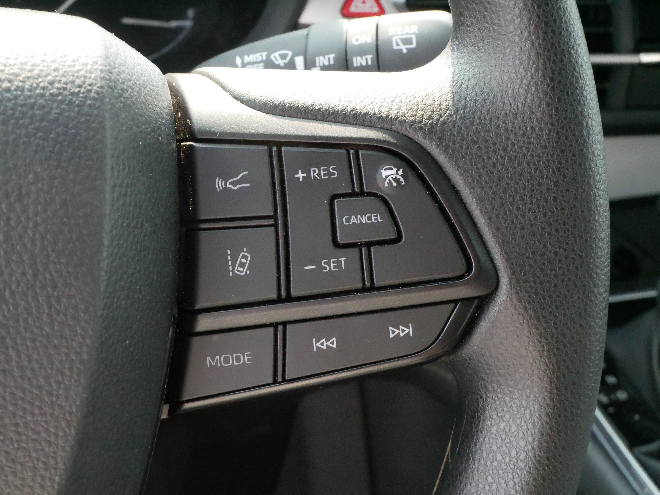 Certified 2026 Toyota Sienna LE FWD image 25