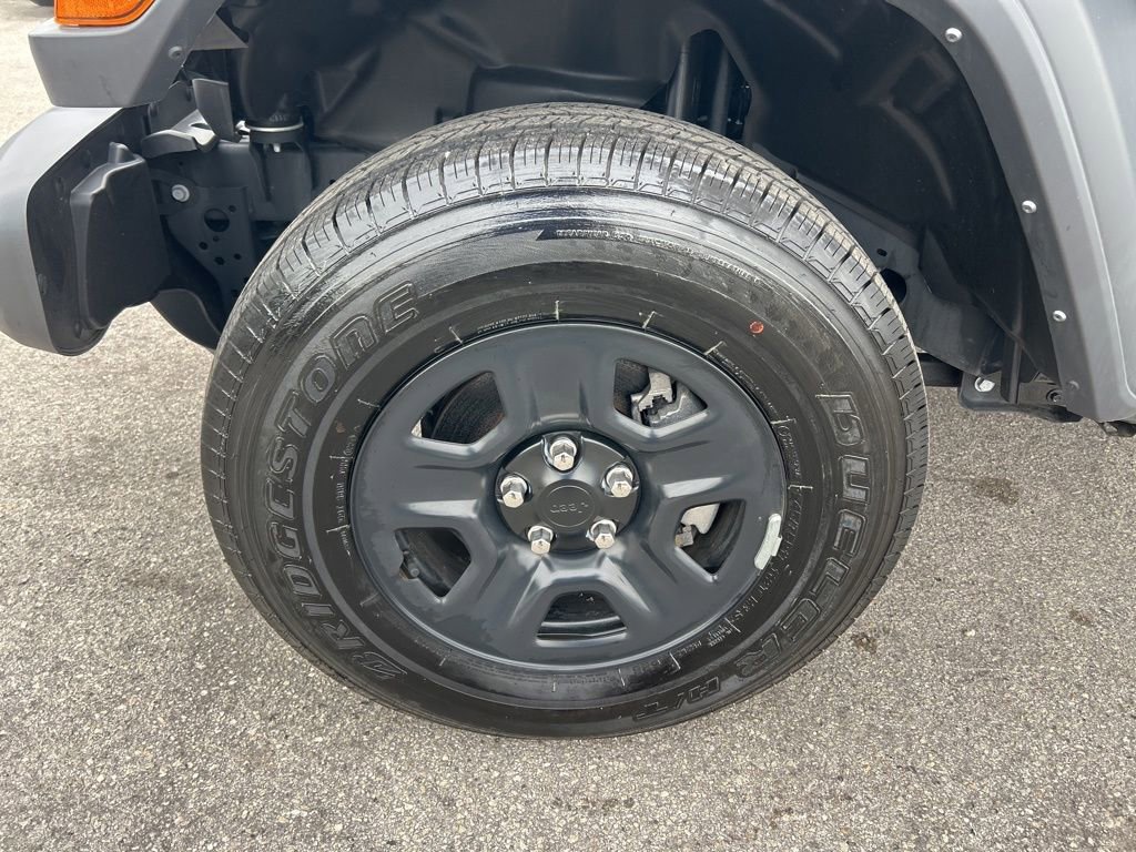Certified 2024 Jeep Gladiator Sport image 17