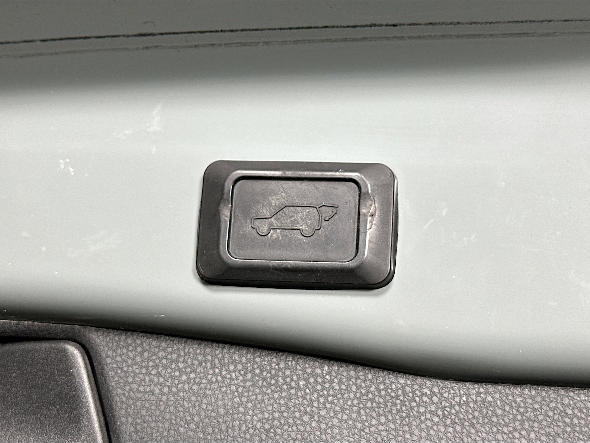 Used 2021 Toyota RAV4 XLE w/ Convenience Package image 28