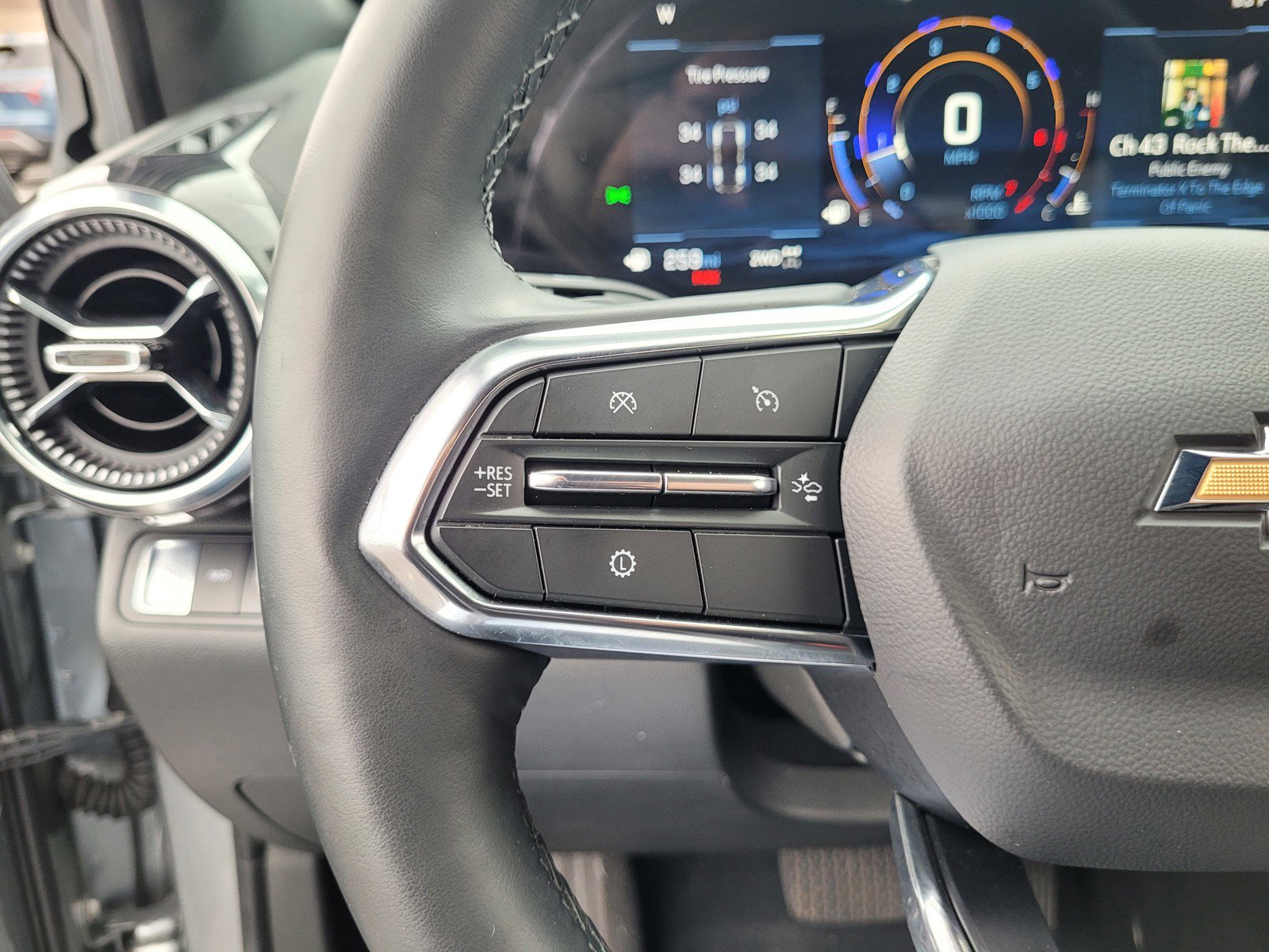 Used 2025 Chevrolet Equinox LT AWD/4WD image 20