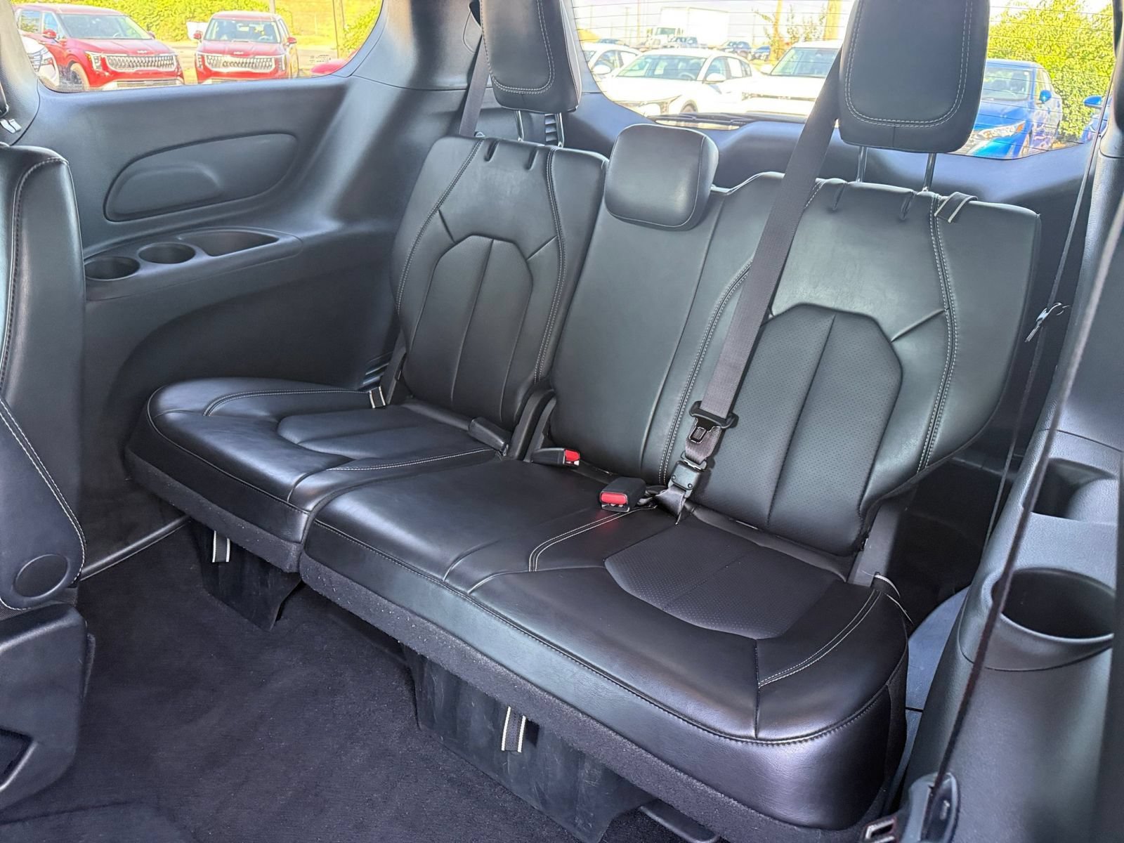 Used 2025 Chrysler Pacifica Select FWD image 30