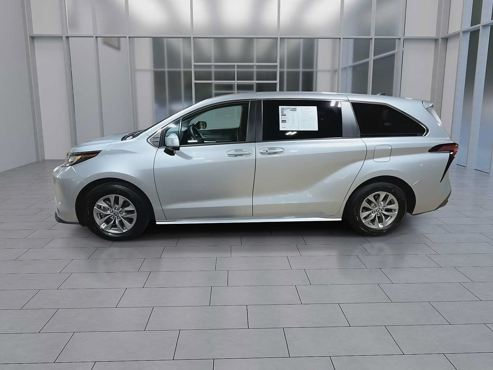 Used 2022 Toyota Sienna LE FWD image 5