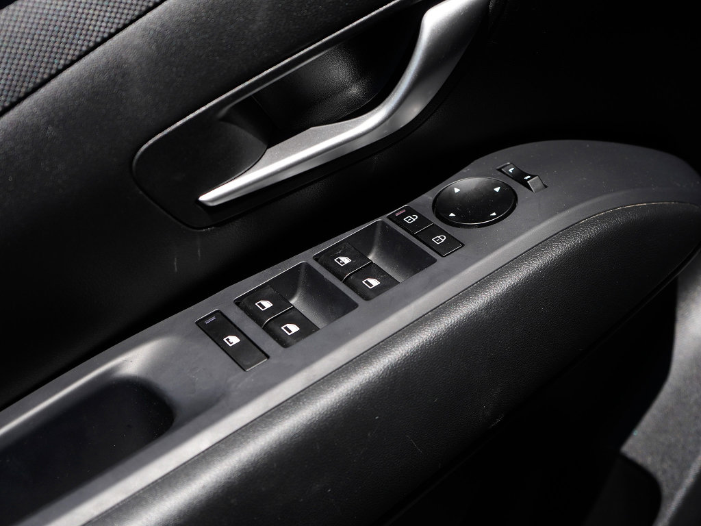 Used 2026 Hyundai Santa Cruz SE FWD image 17