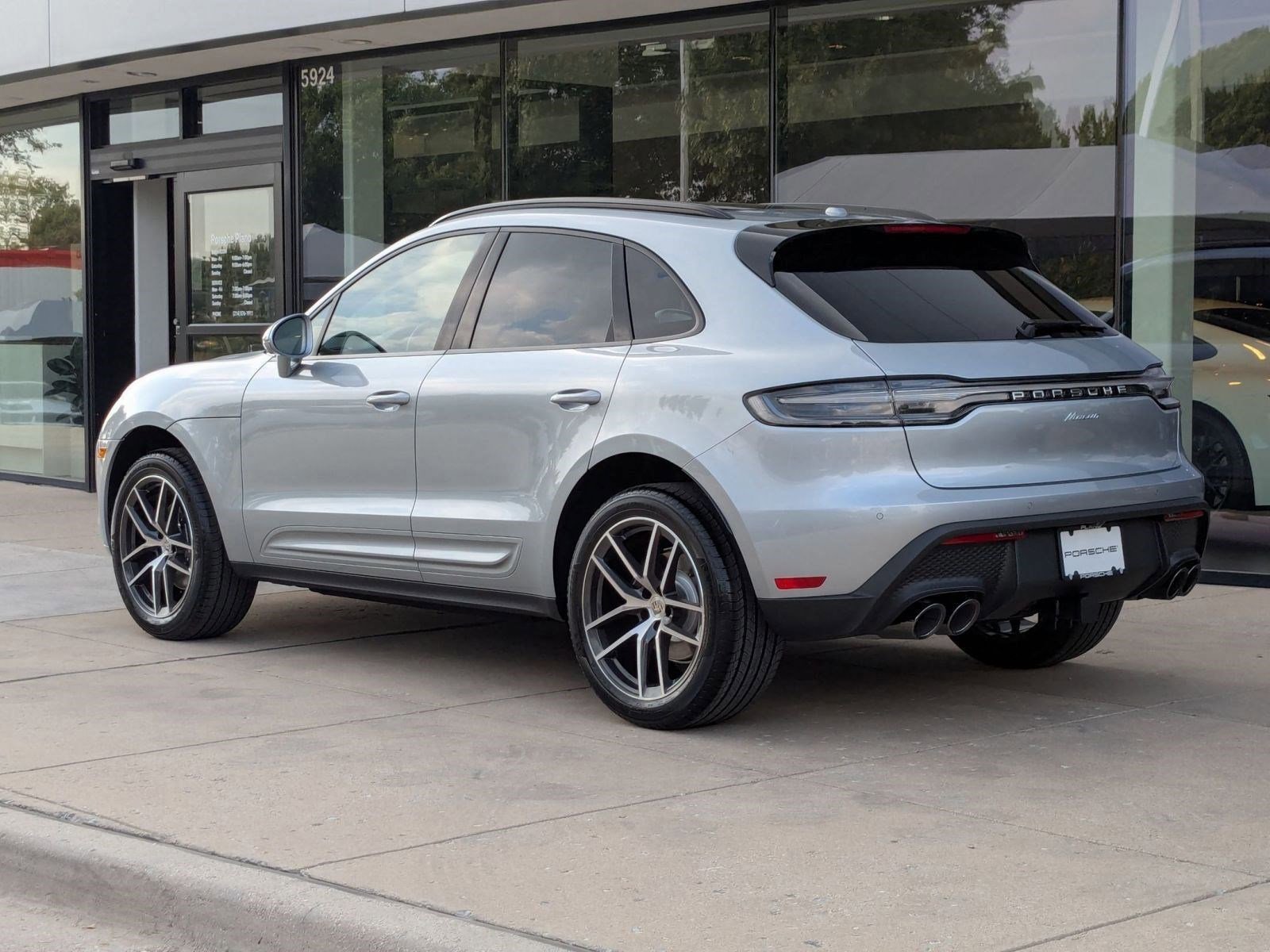 Certified 2026 Porsche Macan AWD/4WD image 3
