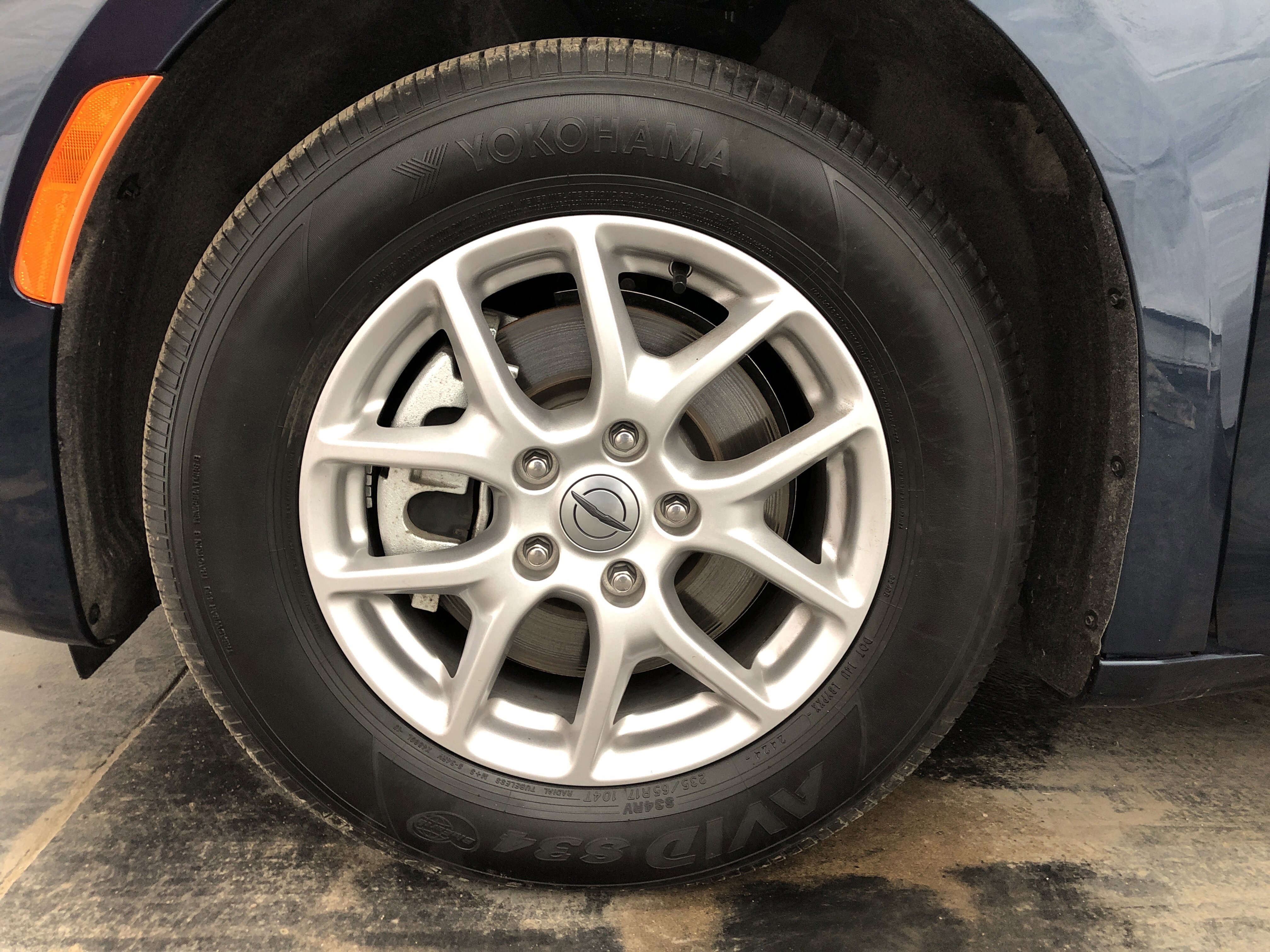 Certified 2025 Chrysler Pacifica Select w/ Uconnect Theater Family Group FWD image 25