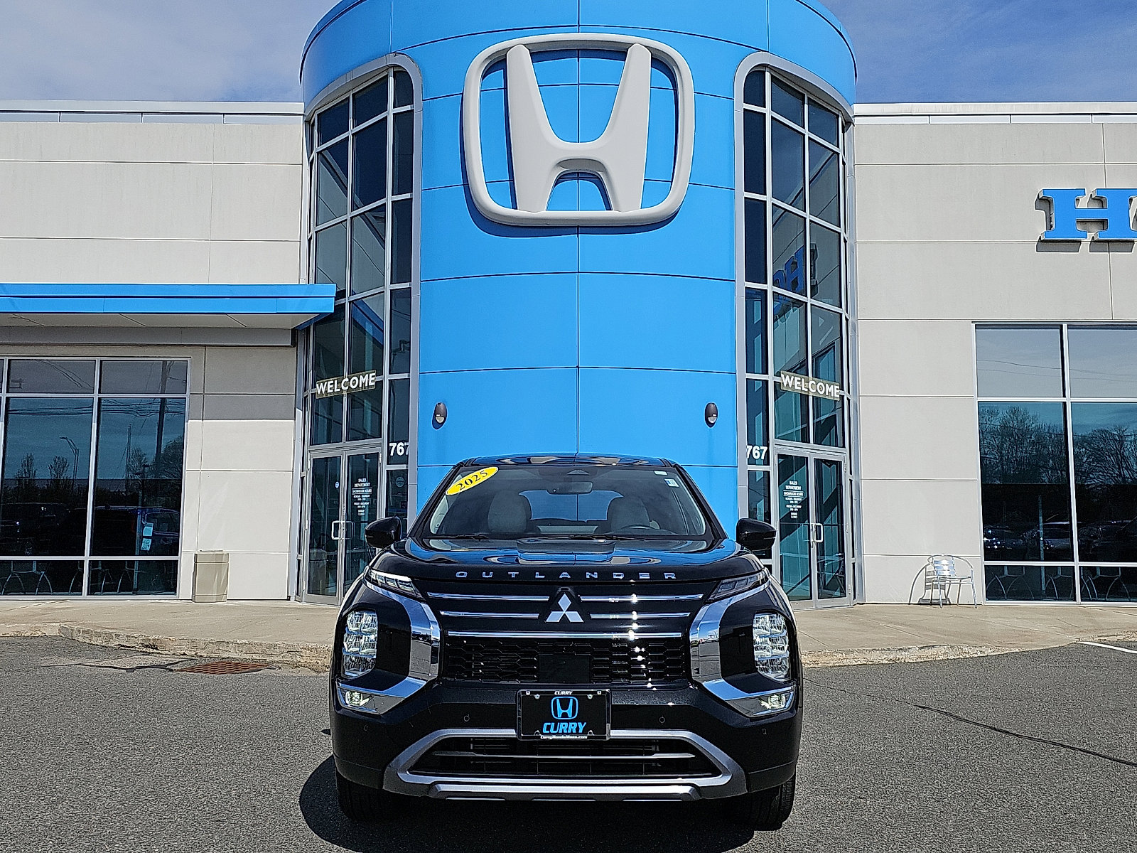 Used 2025 Mitsubishi Outlander SE AWD/4WD image 2