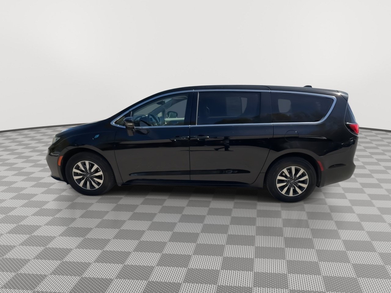 Used 2024 Chrysler Pacifica Limited FWD image 5