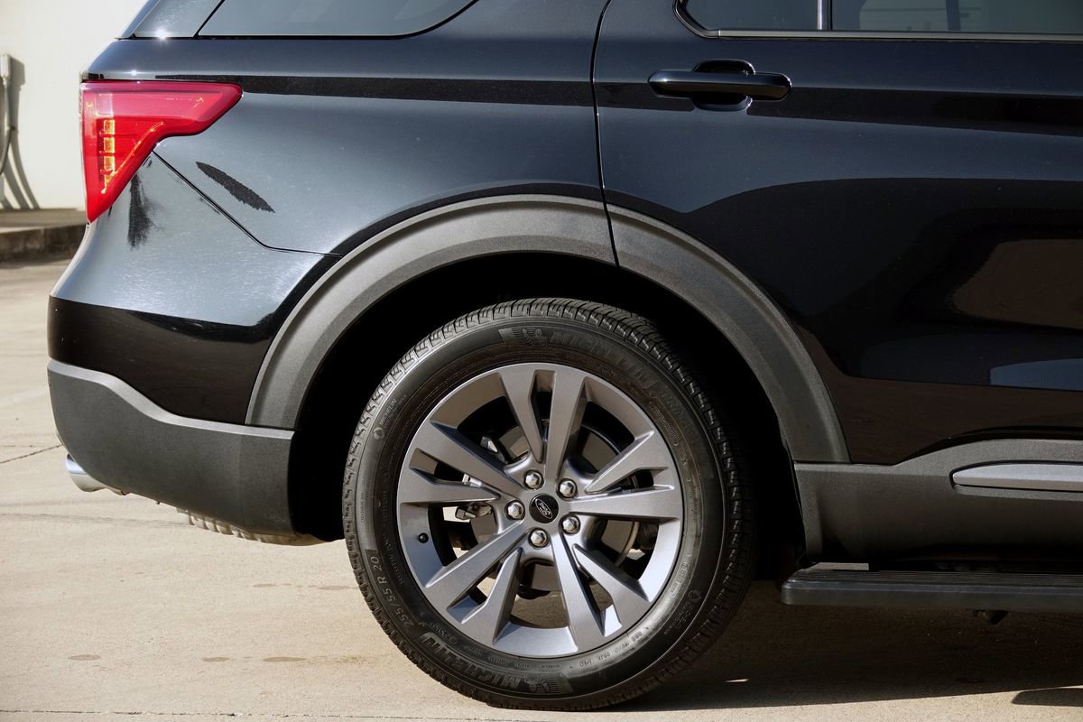 Used 2023 Ford Explorer XLT w/ Equipment Group 202A image 26