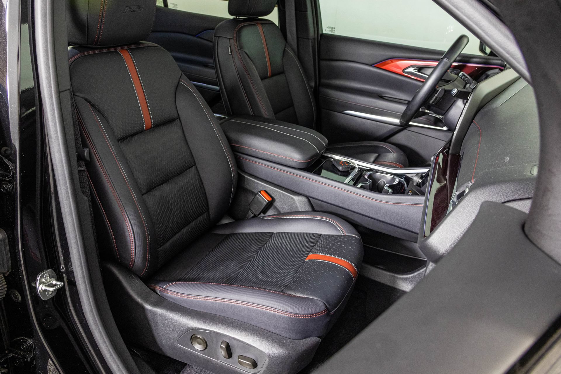 Used 2024 Chevrolet Traverse RS FWD image 51