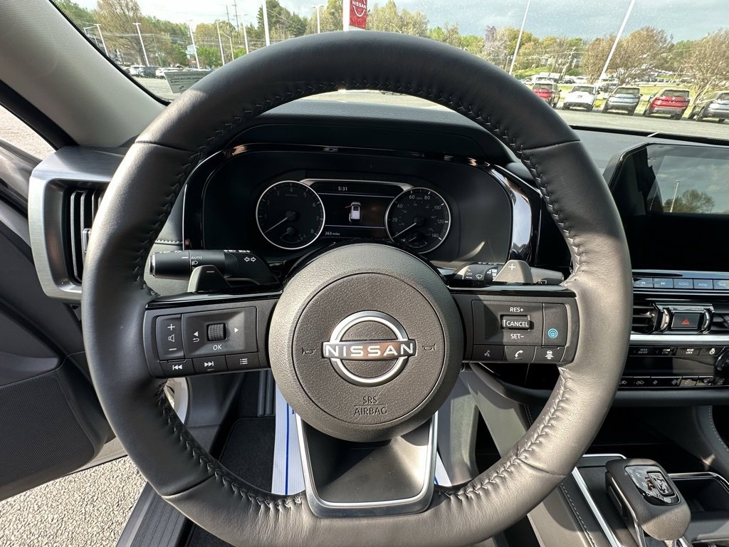 Used 2024 Nissan Pathfinder SL w/ Lighting Package (N92) image 18