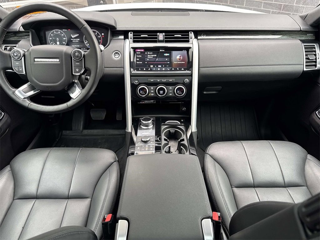 Certified 2018 Land Rover Discovery HSE image 18