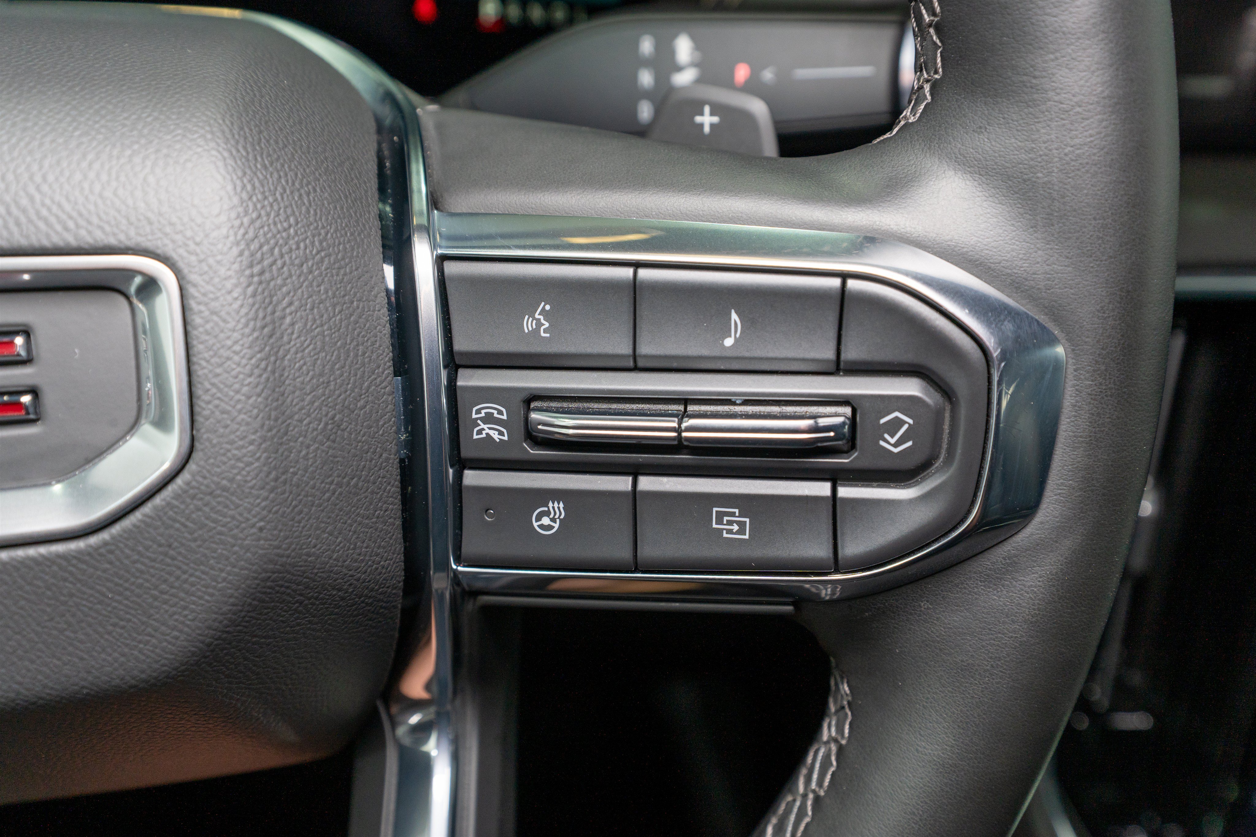 Used 2025 GMC Yukon Elevation AWD/4WD image 25